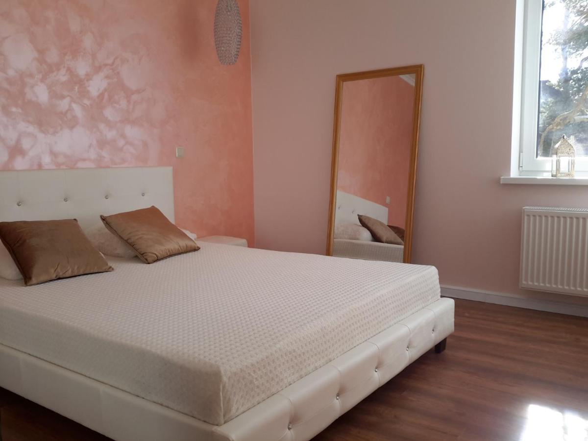 Villa Florance Apartments With Terraces & Parking Ventspils Exterior foto